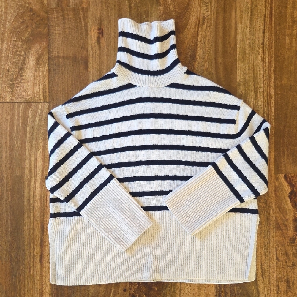 {Gap} 24-7 Split Hem Turtleneck Sweater in Off White & Navy (Small) - Picture 6 of 16